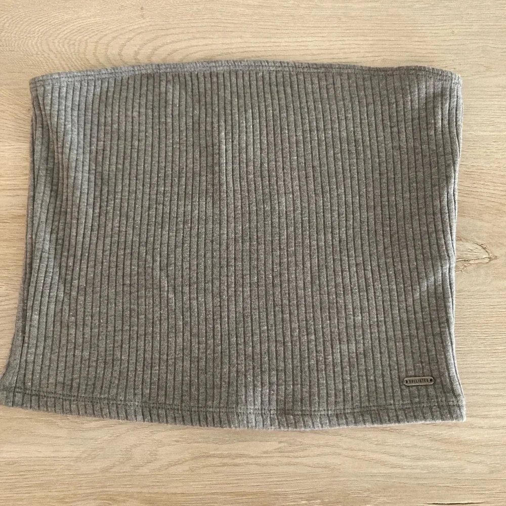 ❌SOLD Hollister Gray Ribbed Tube Top - Picture 2 of 5